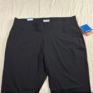 NWT Columbia Women's Omni-Shade 1X Black Lightweight Casual Pull On Pants UPF 50